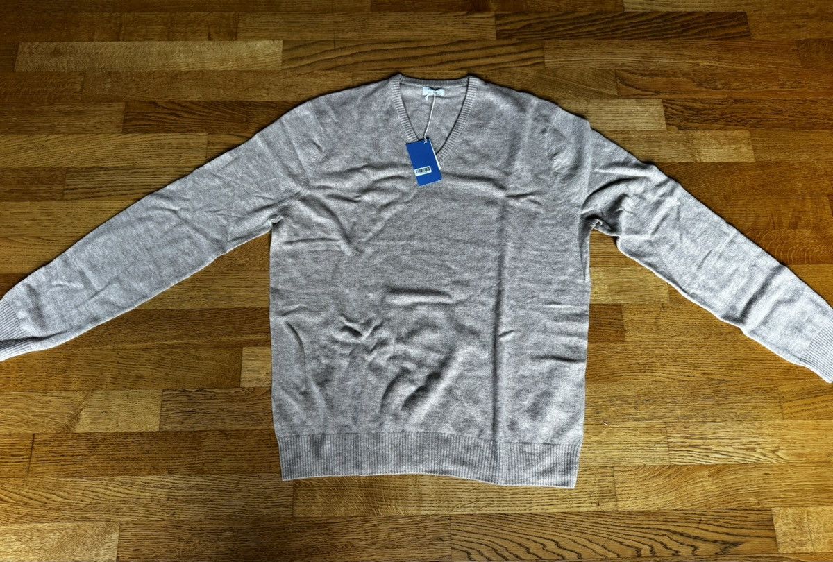 Malo NWOT 600$ Beige Cashmere V-Neck Knit Size US XXL / EU 58 / 5 - 2 Thumbnail