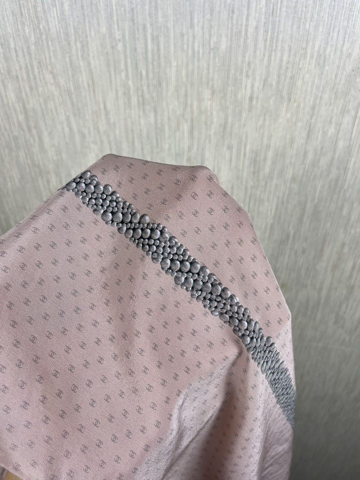 Chanel × Vintage Vintage Chanel silk scarf monogram shiny pearls brooch logo Size ONE SIZE - 16 Thumbnail