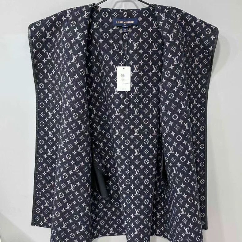 Louis Vuitton Louis Vuitton Navy blue bathrobe jacket with full print in Size XS / US 0-2 / IT 36-38 - 4 Thumbnail