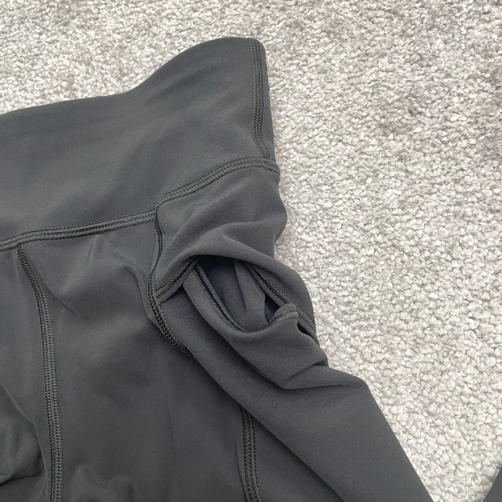 Lululemon VINTAGE Lululemon Black High-Rise Compression Leggings w/ Pockets 22x23 Women’s Size 2 Adult Regular Pants Slim Leggings Athletic Womens Black Size 26" / US 2 / IT 38 - 4 Thumbnail