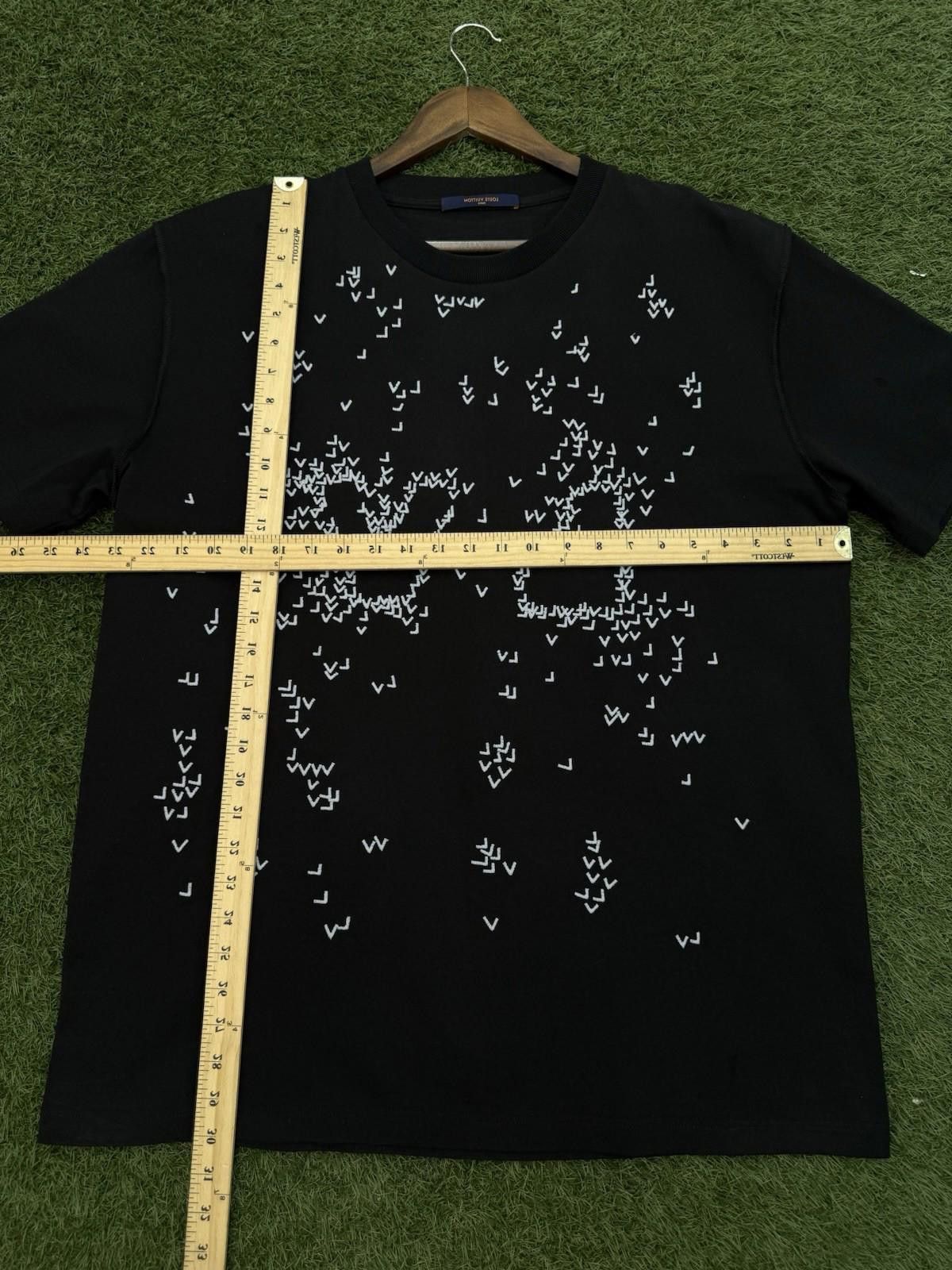 Louis Vuitton LOUIS VUITTON T-Shirt LV Tee Cotton Black Men’s Size XL Rare Size US L / EU 52-54 / 3 - 7 Thumbnail