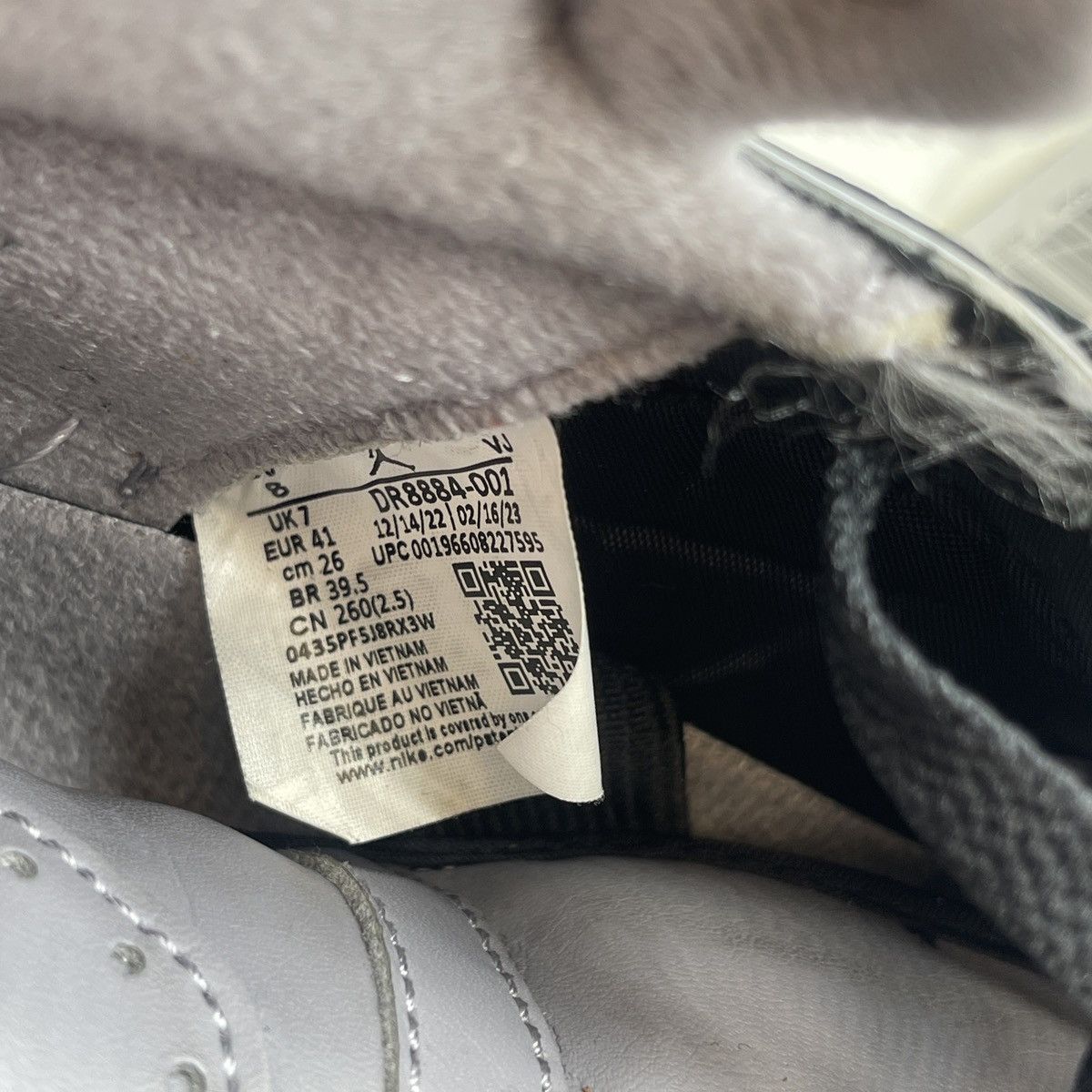 Jordan Brand Air Jordan 2 black cement Size US 8 / EU 41 - 8 Thumbnail