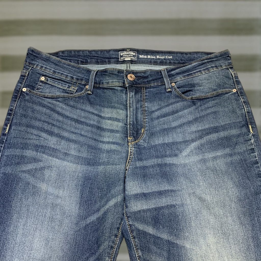 Levi's Signature Levi Strauss Women's Blue Jeans Gold Mid Rise Bootcut 36 X 30 Size 25" / US 0 / IT 36 - 1 Thumbnail