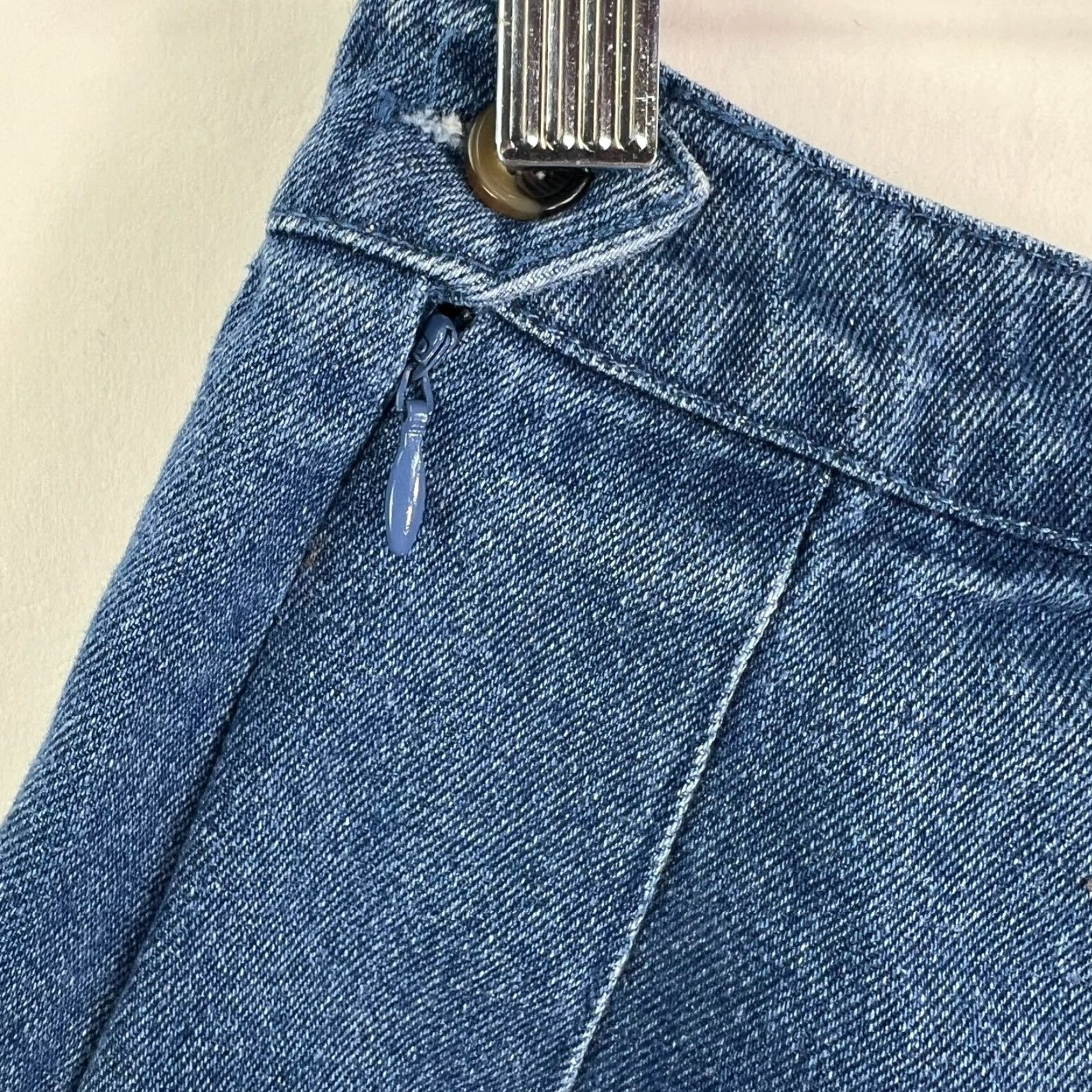 Forever 21 FOREVER 21 Denim Mini Skirt Womens M Blue Patch Embroidered 90s Floral Army Casual Short Skirt Womens M Blue 90s Army Embroidered Denim Skirt Size 32" / US 10 / IT 46 - 7 Thumbnail
