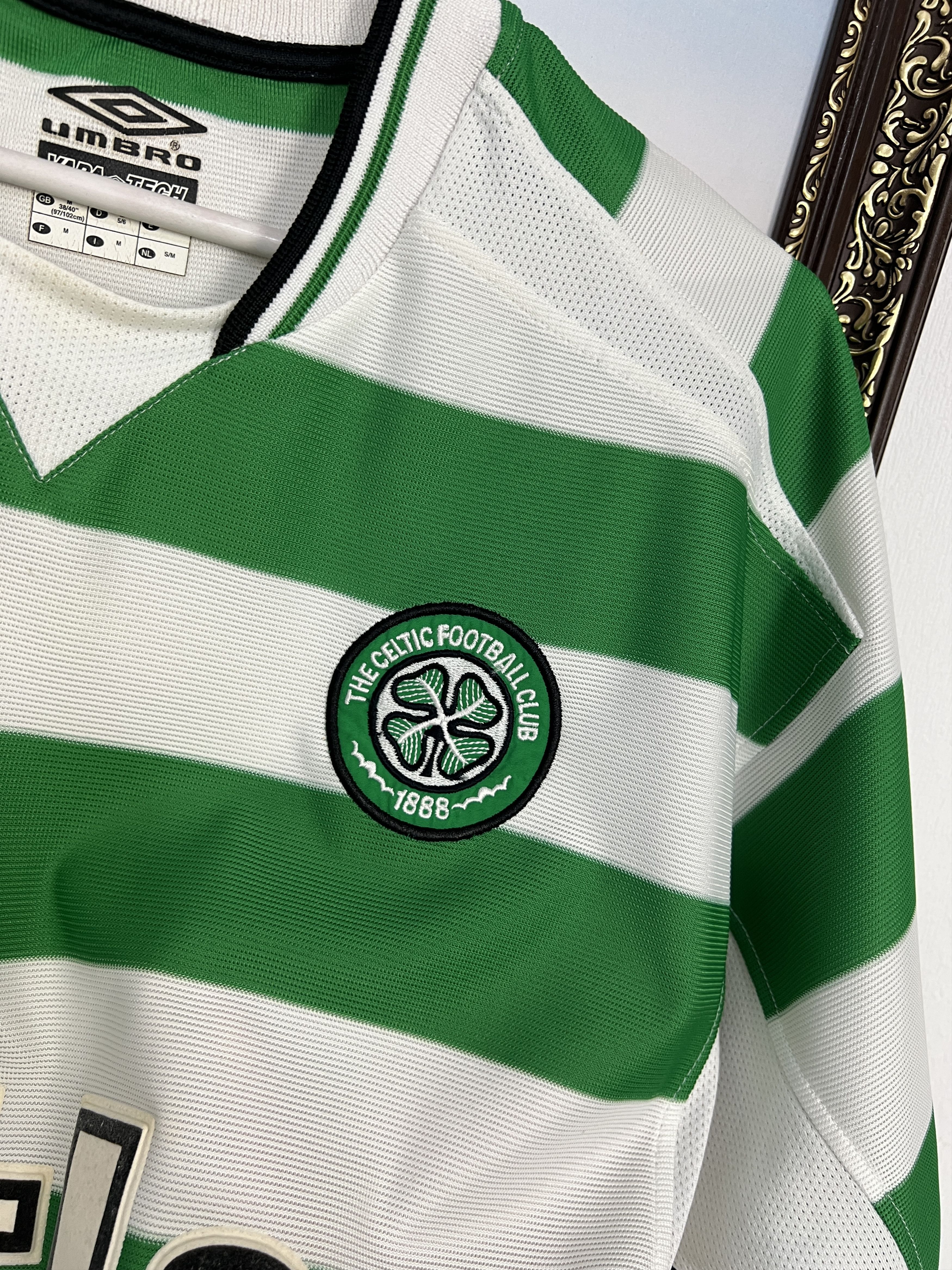 Umbro Celtic Home football shirt 2001 Soccer Umbro Jersey Mens Size US M / EU 48-50 / 2 - 4 Thumbnail