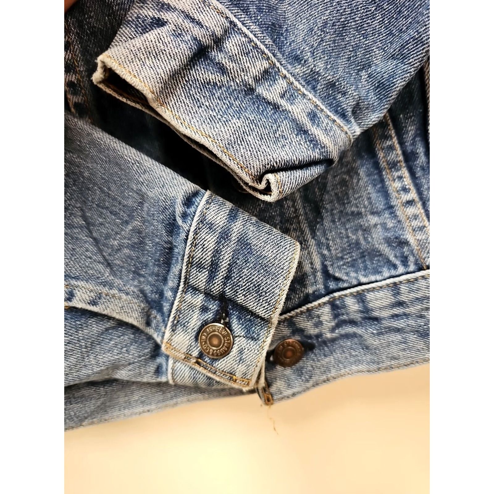 Vintage VINTAGE Levi’s Orange Tab Denim Jacket 16 Teens Blue Cotton Button Collared Jacket Mens/Teens Regular Size 16 Distressed Worn in 70705-0317 Size 38" / US 16 / IT 52 - 4 Thumbnail