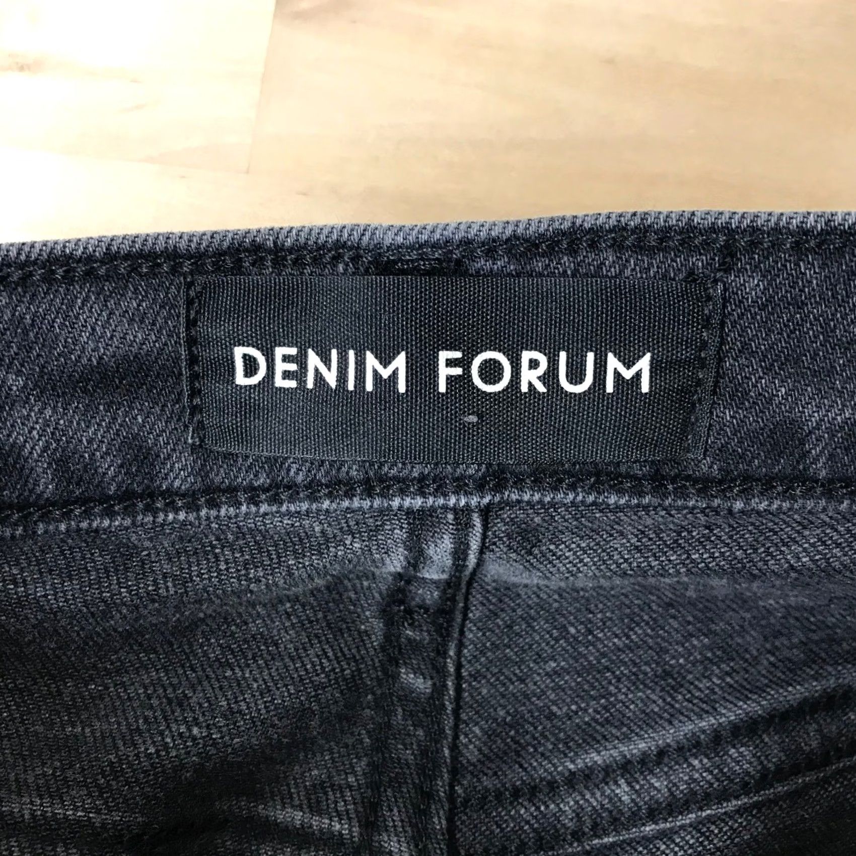 Vintage VINTAGE? No. Denim Forum The Yoko High Rise Slim Jeans Black Button Fly Raw Hem Size 27 Size 27" / US 4 / IT 40 - 7 Thumbnail