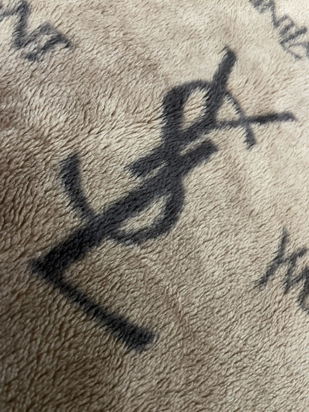 Yves Saint Laurent YvesSaintLauren Soft Rugs Size ONE SIZE - 4 Thumbnail