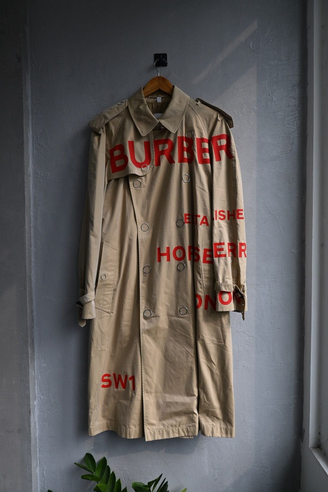 Burberry Burberry SS19 by R. Tisci horseferry garbadine trench coat Size US M / EU 48-50 / 2 - 11 Thumbnail