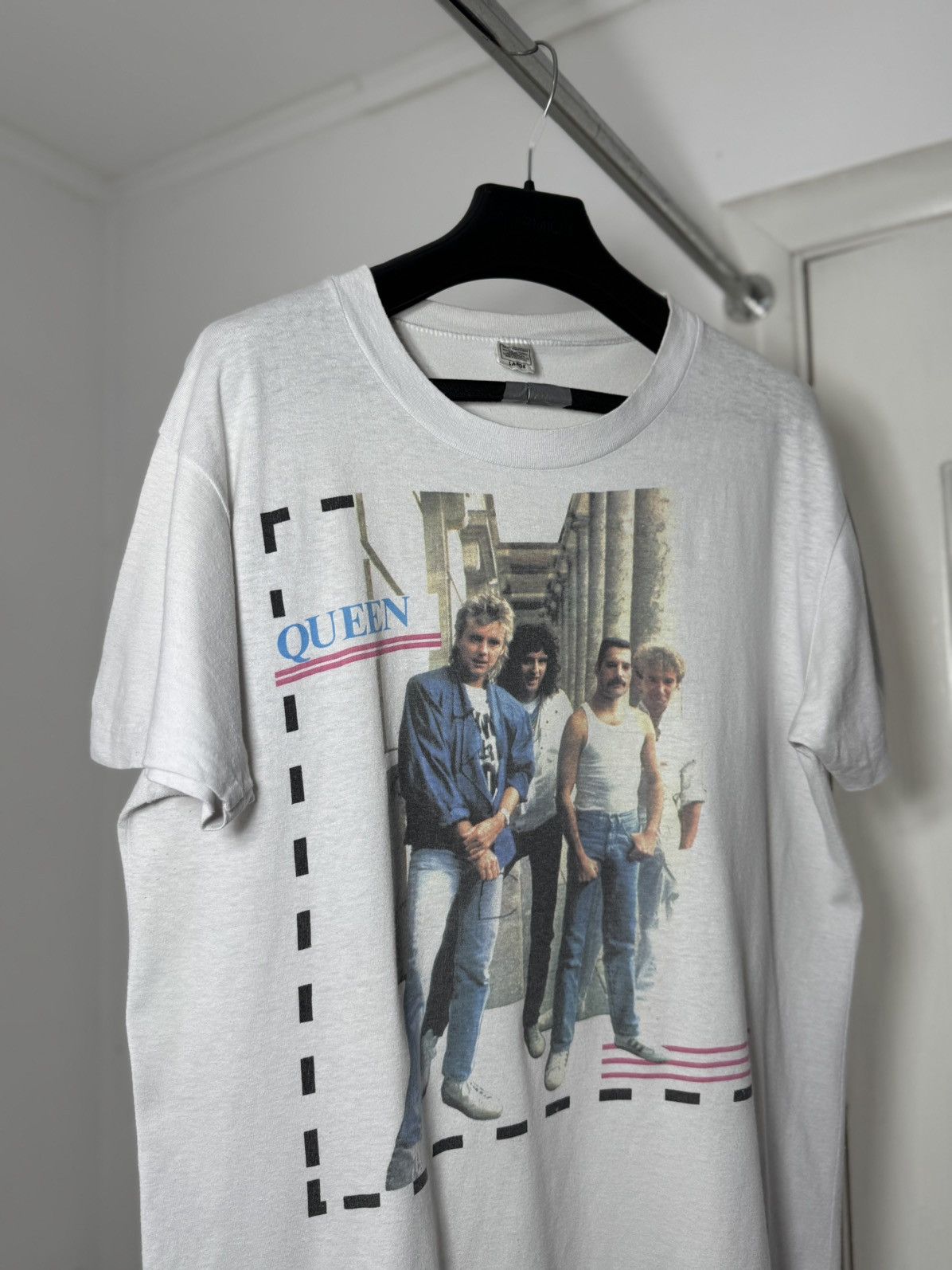 Band Tees Vintage 1980s QUEEN Promo Band Tee Single Stitch Size US L / EU 52-54 / 3 - 7 Thumbnail