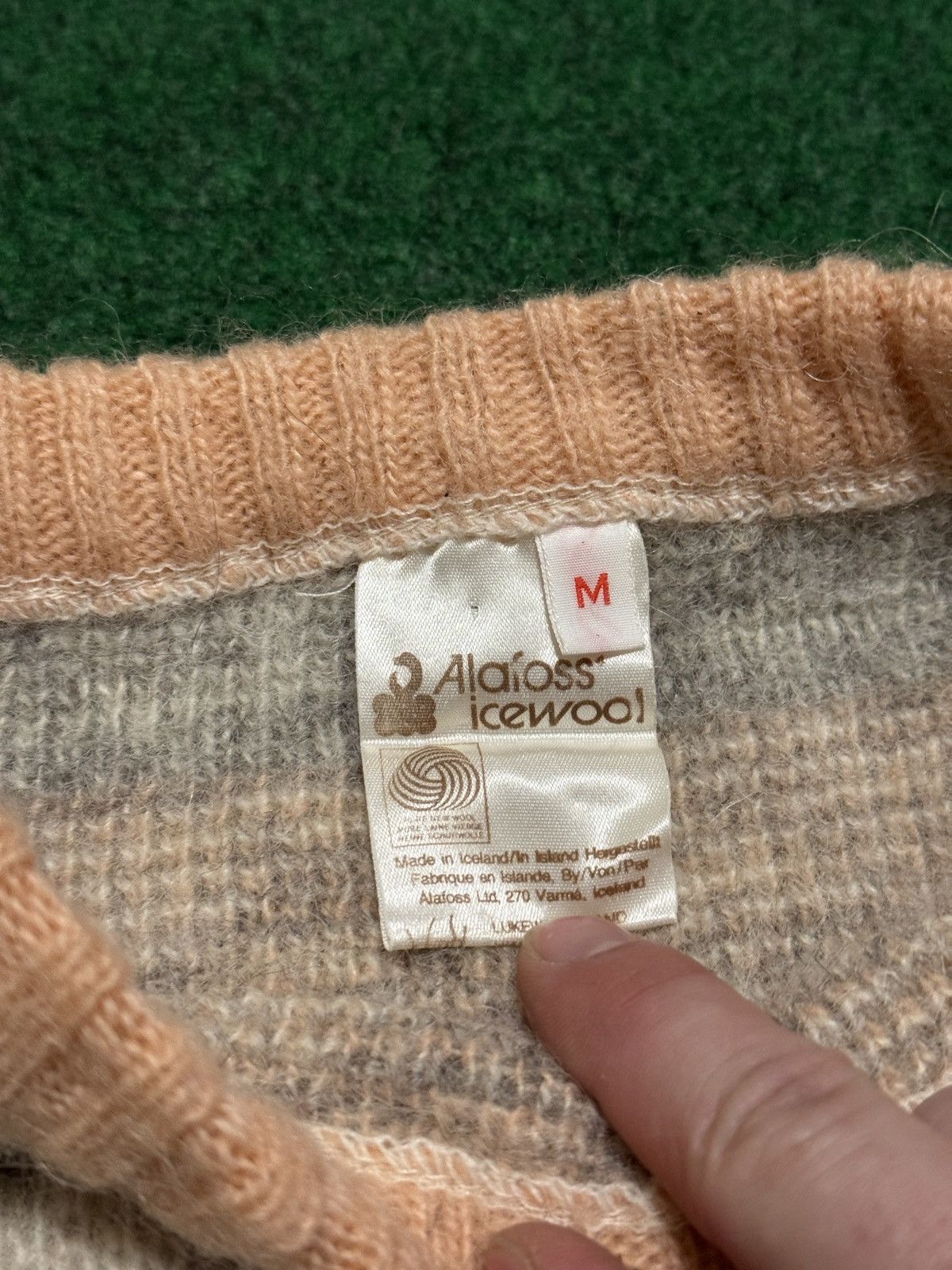 Vintage Vintage Alafoss Icewool Virgin Wool 80s Nordic S/M Sweater Size S / US 4 / IT 40 - 2 Thumbnail