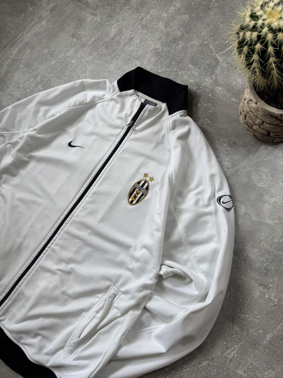 Vintage Vintage Nike Juventus Soccer Zip Light Suit Jacket Y2K Drill Size US XL / EU 56 / 4 - 5 Thumbnail