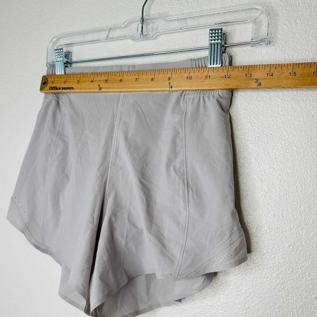 Lululemon Lululemon Gray Hotty Hot High Rise Shorts Special Edition 2 Size 26" / US 2 / IT 38 - 11 Thumbnail