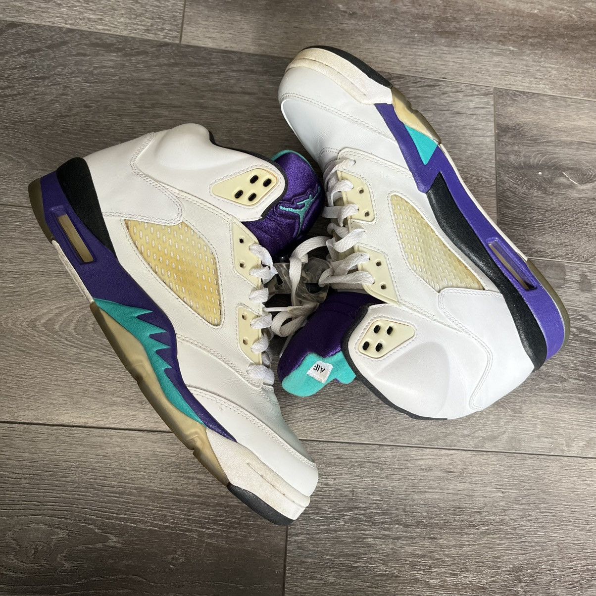 Jordan Brand Air Jordan 5 V Retro Grape Shoes 2013 136027-108 Size 9 Mens Size US 9 / EU 42 - 2 Thumbnail