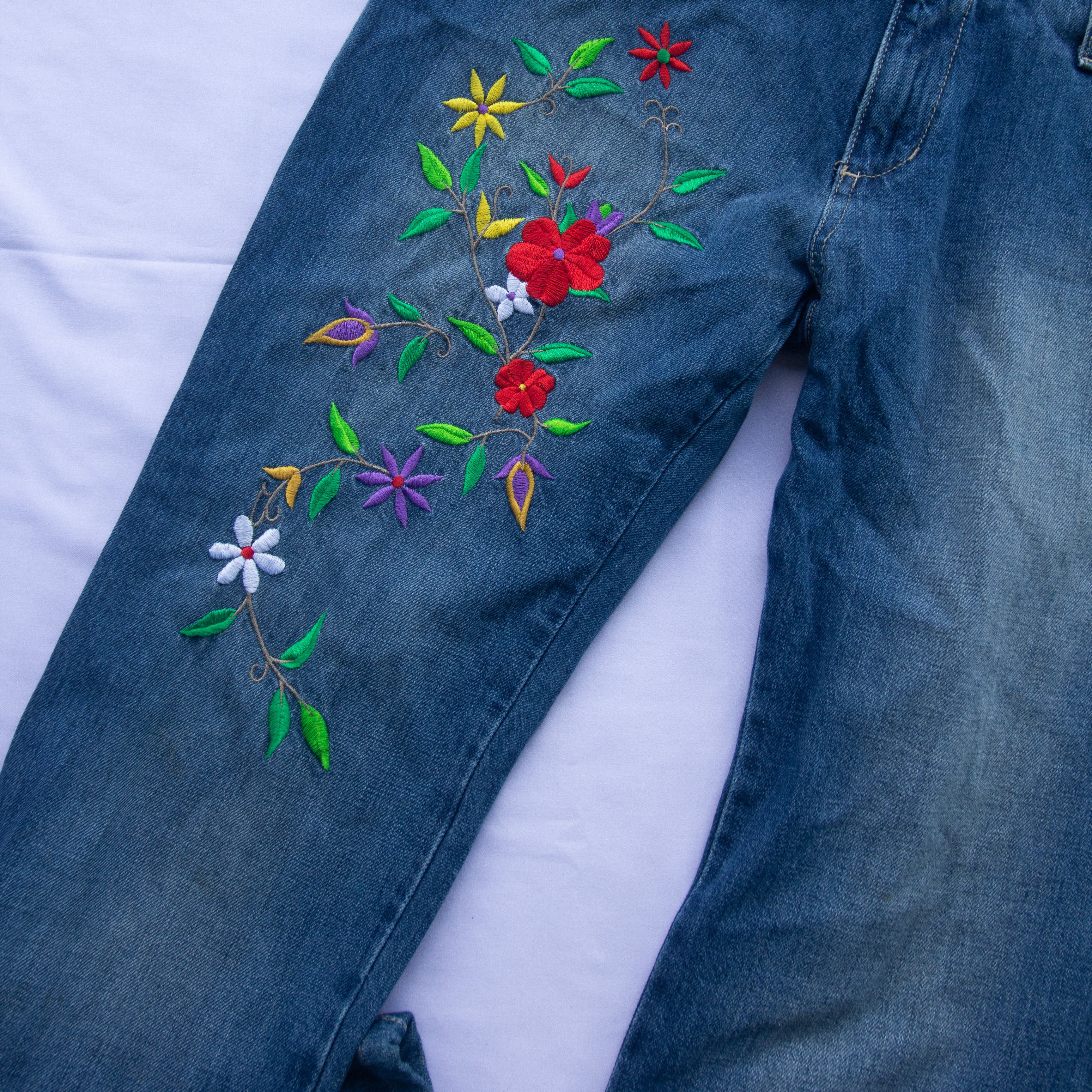 Benetton × United Colors Of Benetton Benetton Flower Embroidered Jeans Bootcut Size 34" / US 12 / IT 48 - 3 Thumbnail