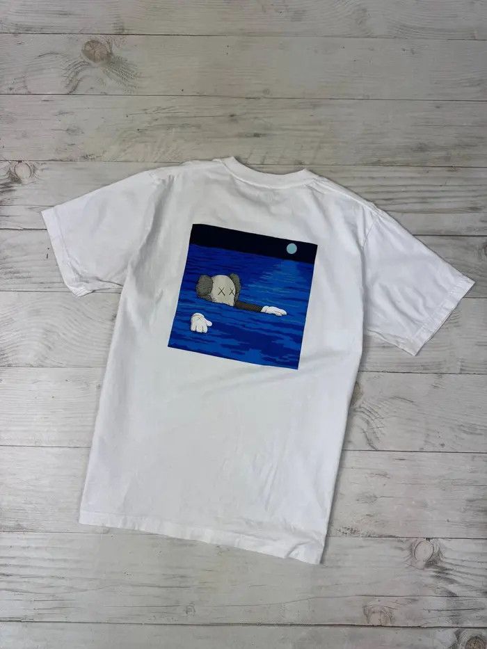 Uniqlo KAWS x Uniqlo Artbook Cover T-shirt Size US L / EU 52-54 / 3 - 1 Thumbnail