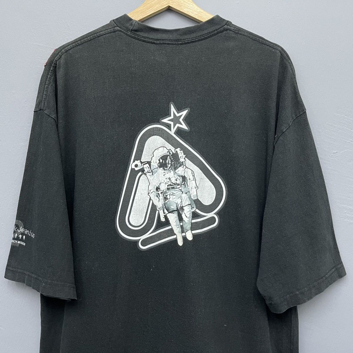 Akademiks Akademiks Astronaut T-Shirt Size US XL / EU 56 / 4 - 6 Thumbnail