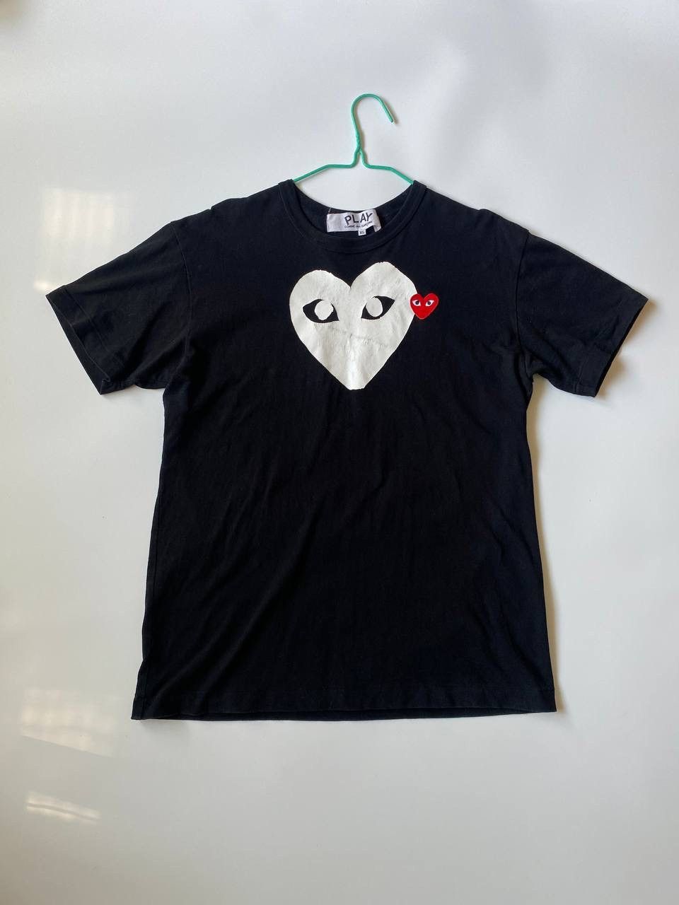 Comme des Garcons × Comme des Garcons PLAY × Japanese Brand Vintage CDG Comme Des Garçons Big Hearts T-shirt size M Size US M / EU 48-50 / 2 - 1 Thumbnail
