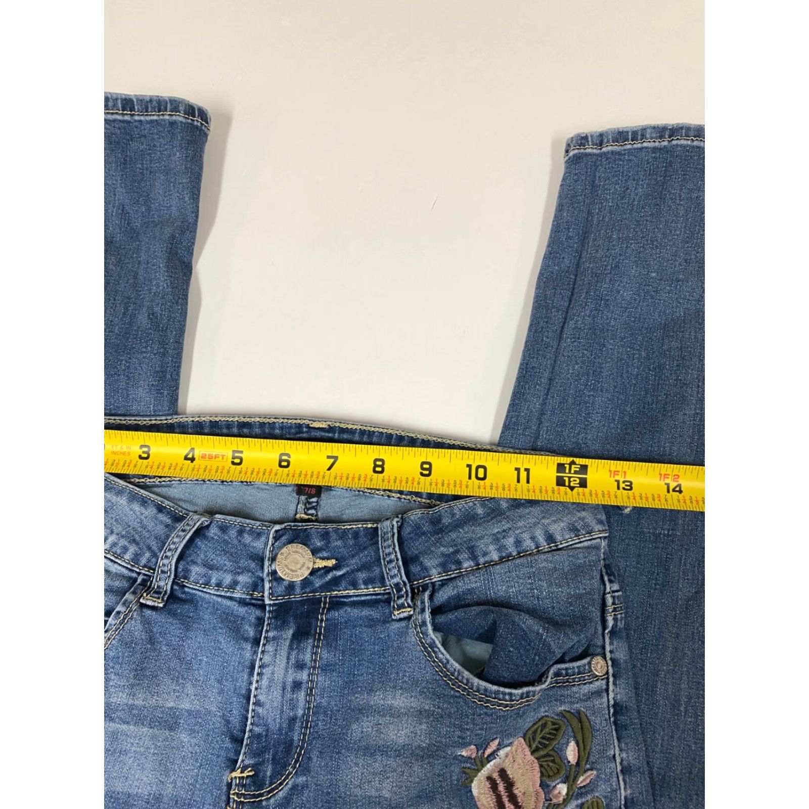 Vintage Bee Ceci Jeans women’s 8 blue skinny distressed floral Size 30" / US 8 / IT 44 - 5 Thumbnail