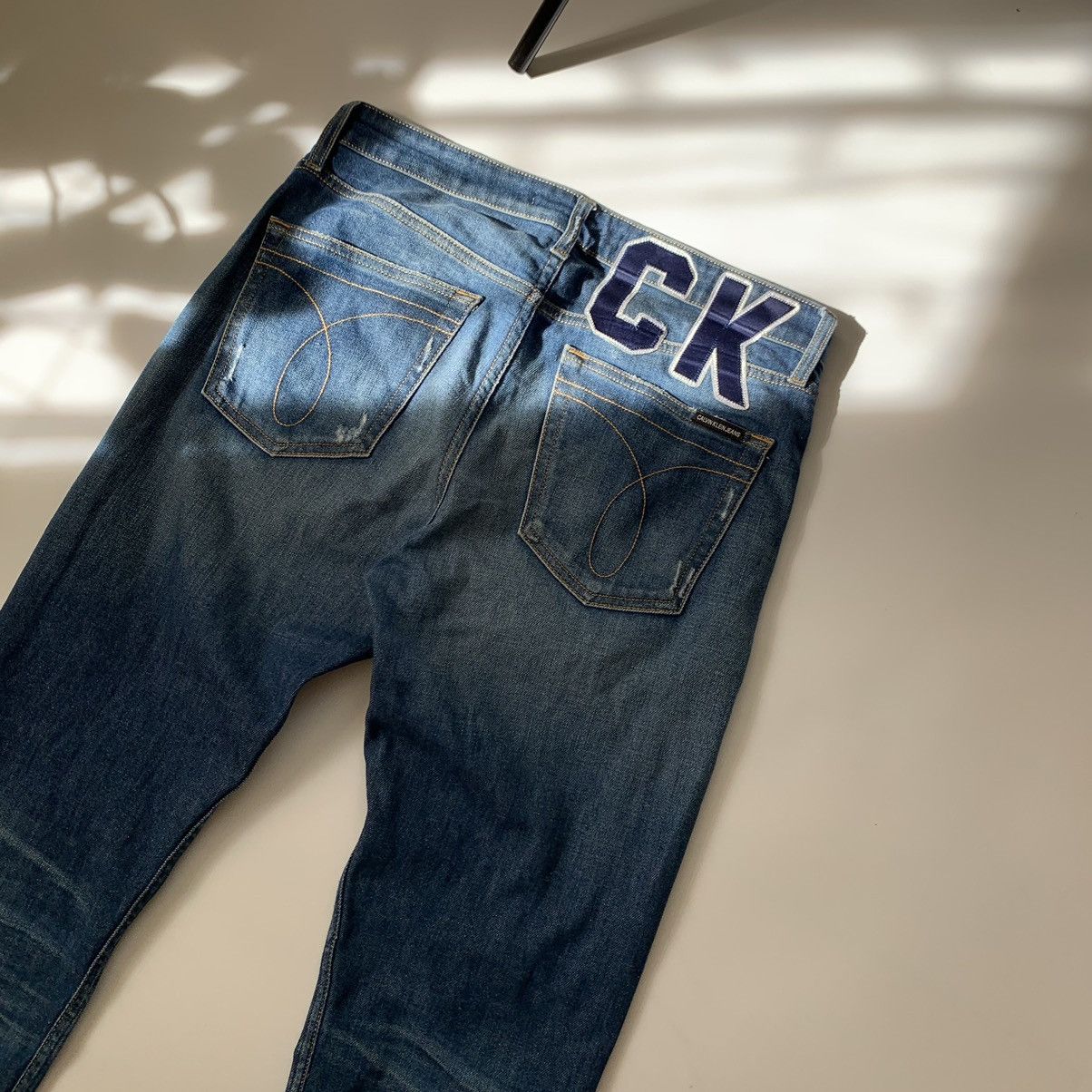 Calvin Klein Calvin Klein distressed BIG LOGO Jeans Size US 34 / EU 50 - 2 Thumbnail