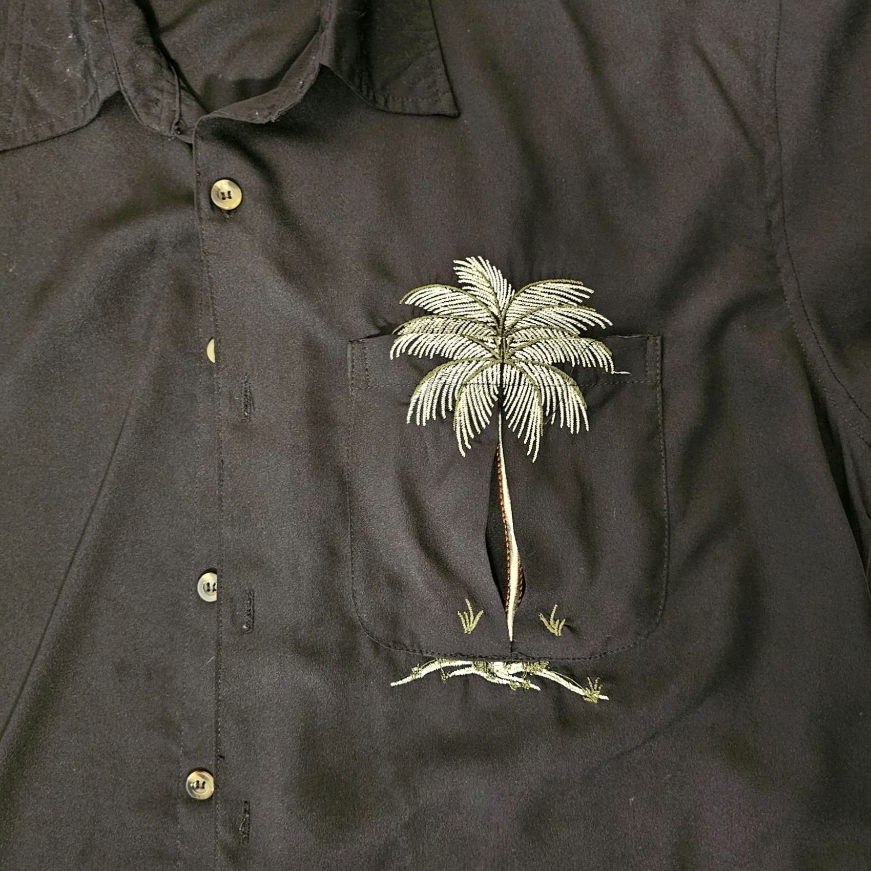 Vintage VINTAGE Resortwear Hawaiian Button-Up Shirt XL Black Pocket Palm Mens Size US XL / EU 56 / 4 - 3 Thumbnail