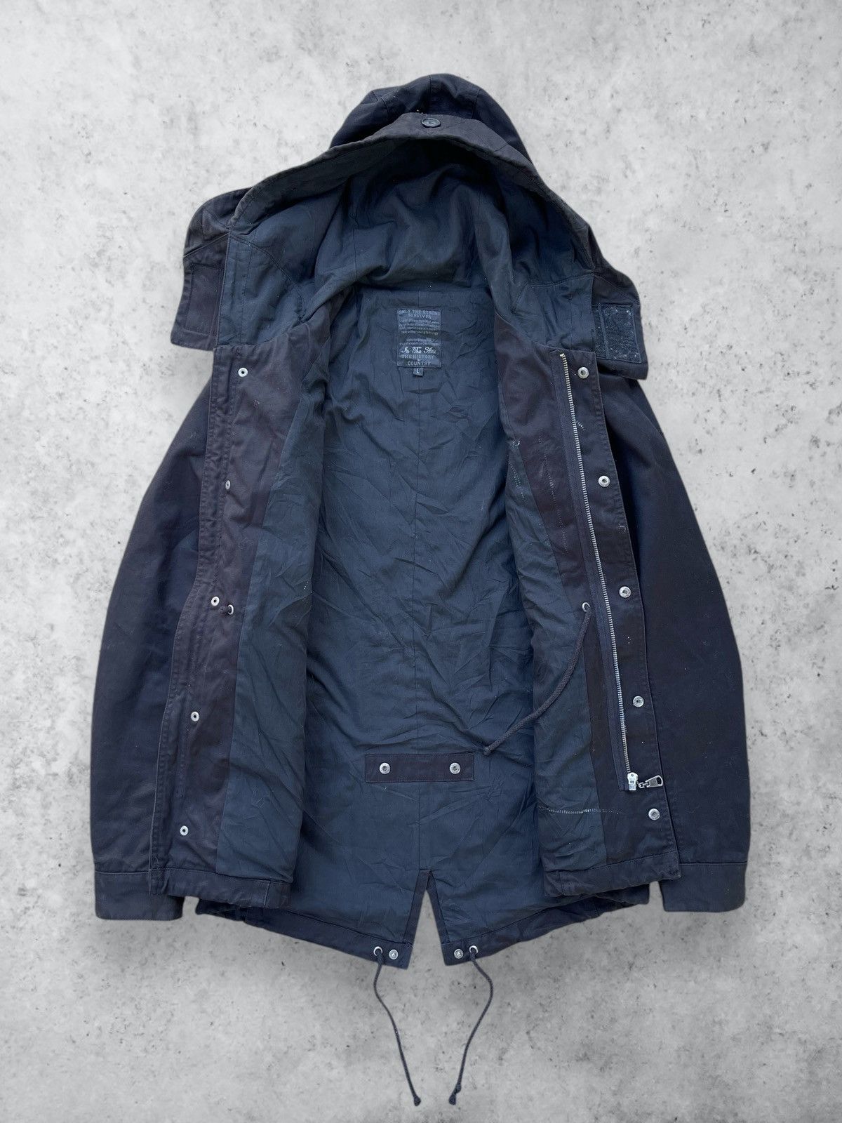 In The Attic × Japanese Brand × Le Grande Bleu (L.G.B.) 🔥Vintage In The Attic Black Survives Parka Jacket LGB Style Size US L / EU 52-54 / 3 - 6 Thumbnail
