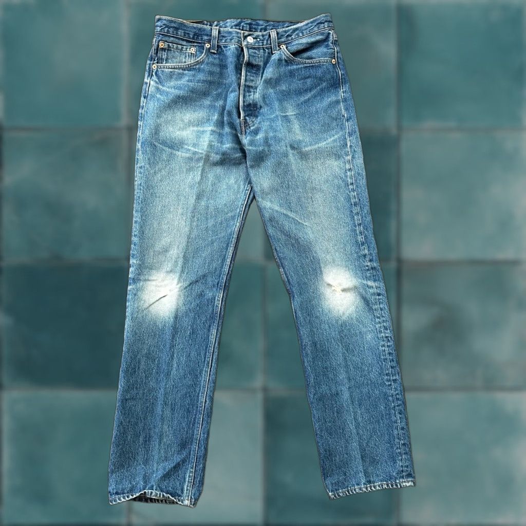Levi's VINTAGE Levi's 501 Jeans 36x36 Blue Light Wash Straight 90s Mens Size US 36 / EU 52 - 1 Thumbnail