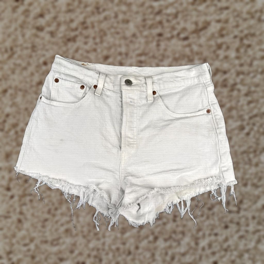Levi's Levi's Shorts Womens 28 White Denim Cut-Off 501 Button Fly 28x3 Jeans Cotton Blend Shorts Woman Size 28" / US 6 / IT 42 - 1 Thumbnail
