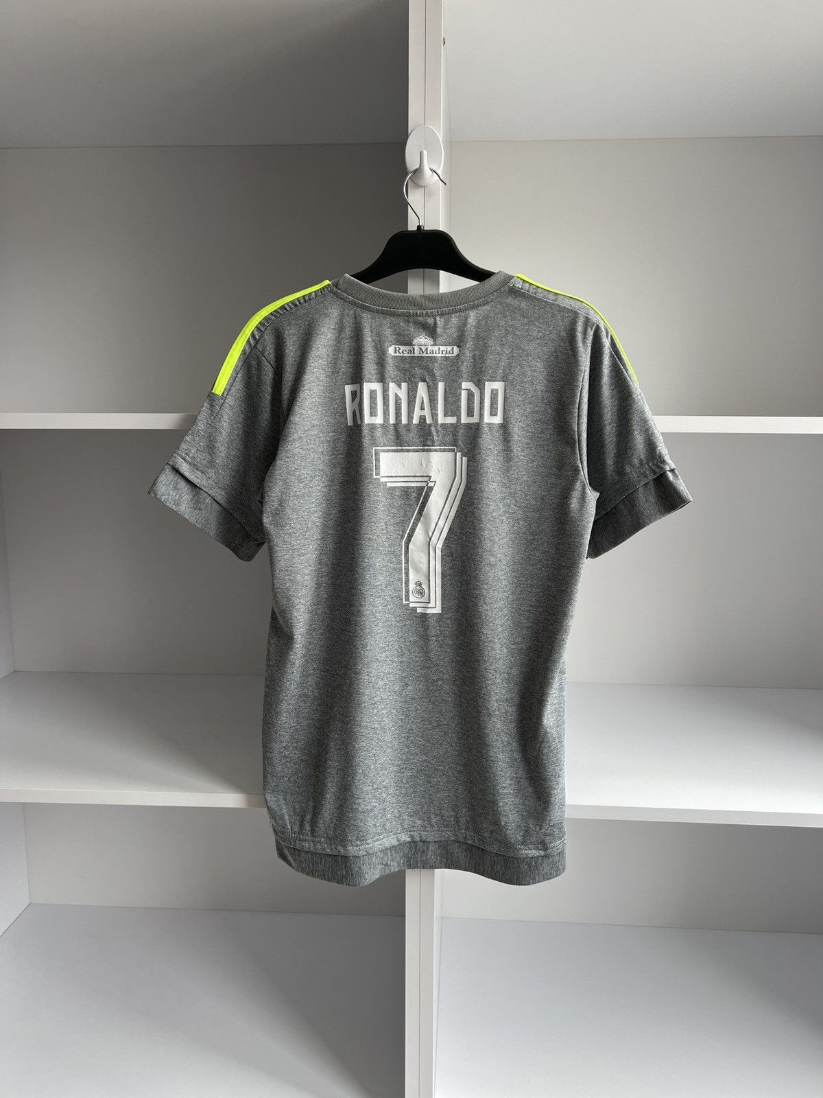 Vintage Cristiano Ronaldo Jersey 2015 Gray Real Madrid Size US S / EU 44-46 / 1 - 1 Thumbnail