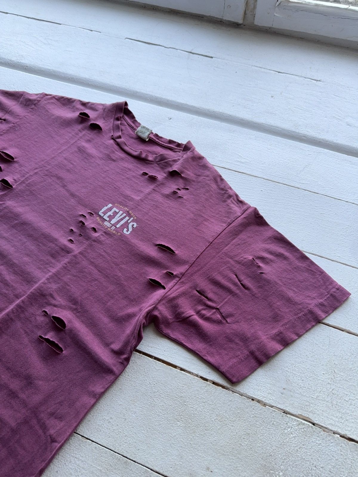 Levi's Vintage Clothing Vintage 90s Retro Levi’s Distressed Faded Tee shirt Size US L / EU 52-54 / 3 - 6 Thumbnail