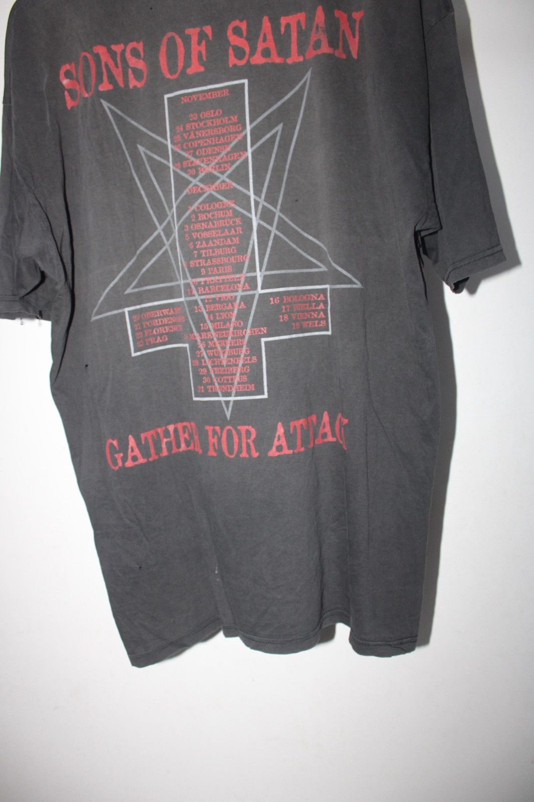 Vintage VINTAGE DIMMU BORGIR “SONS OF SATAN” EURO TOUR TEE Size US S / EU 44-46 / 1 - 9 Thumbnail