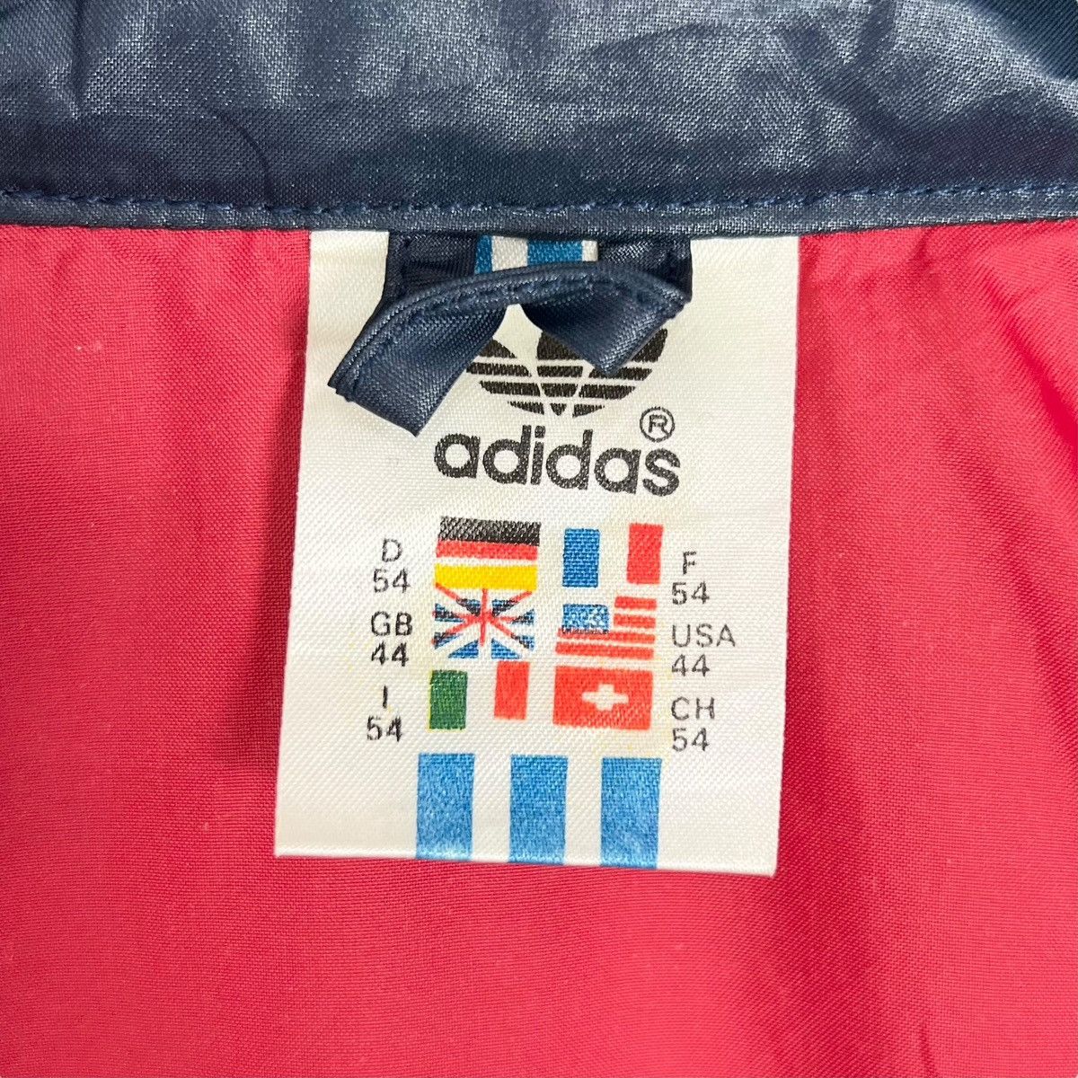 Adidas × Vintage Vintage Adidas Trefoil Windbreaker Jacket Foldable Bag Size US XL / EU 56 / 4 - 7 Thumbnail