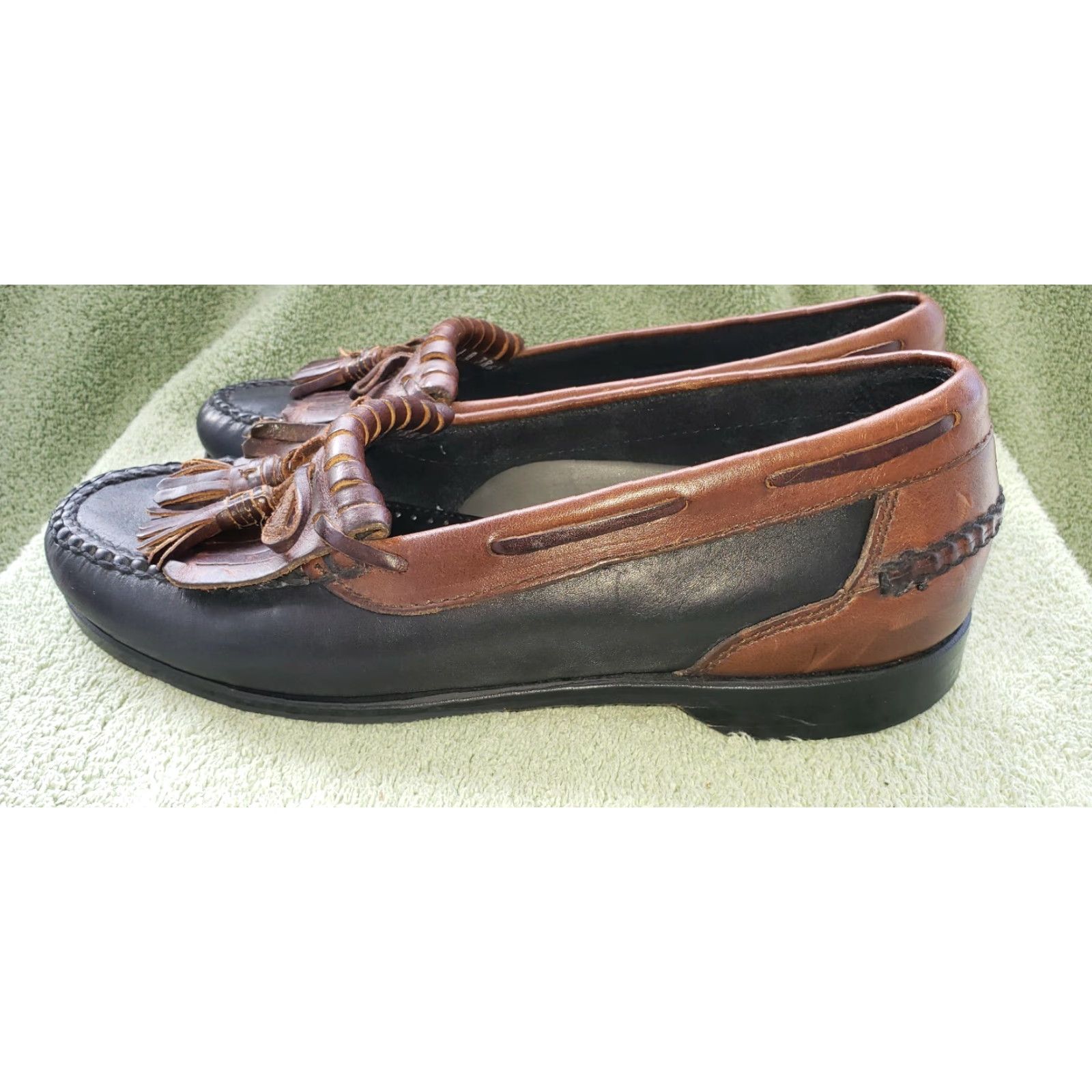 Johnston & Murphy Johnston & Murphy Passport Loafers Mens Size 9D Two Toned Black & Brown Tassels Kilt Leather Boat Shoe Lacing Vintage? Size US 9 / EU 42 - 4 Thumbnail