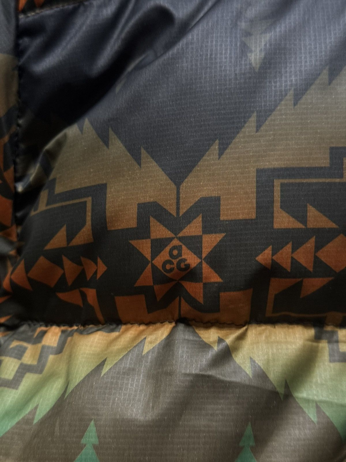 Nike ACG Vintage Nike ACG x Pendleton Native Print Puffer Down Jacket Size US L / EU 52-54 / 3 - 12 Thumbnail