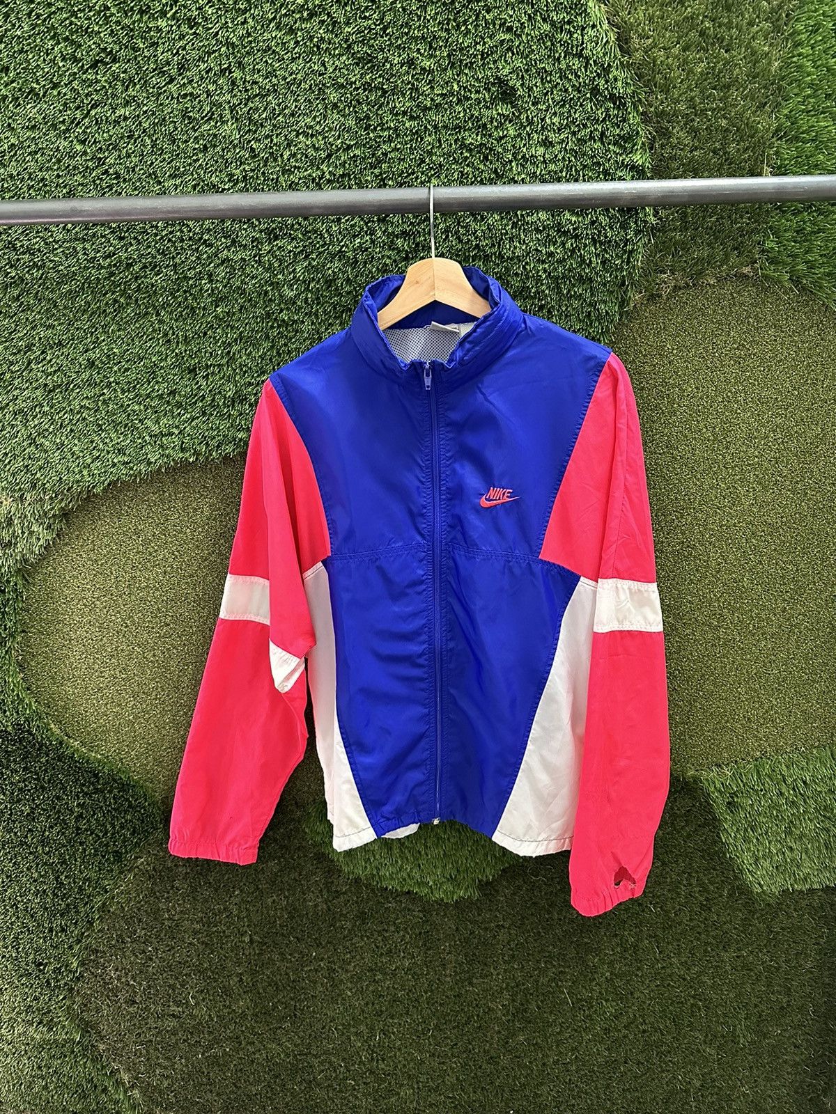 Nike × Vintage Vintage Nike Logo Zip-up Light Jacket Medium Size US M / EU 48-50 / 2 - 1 Thumbnail