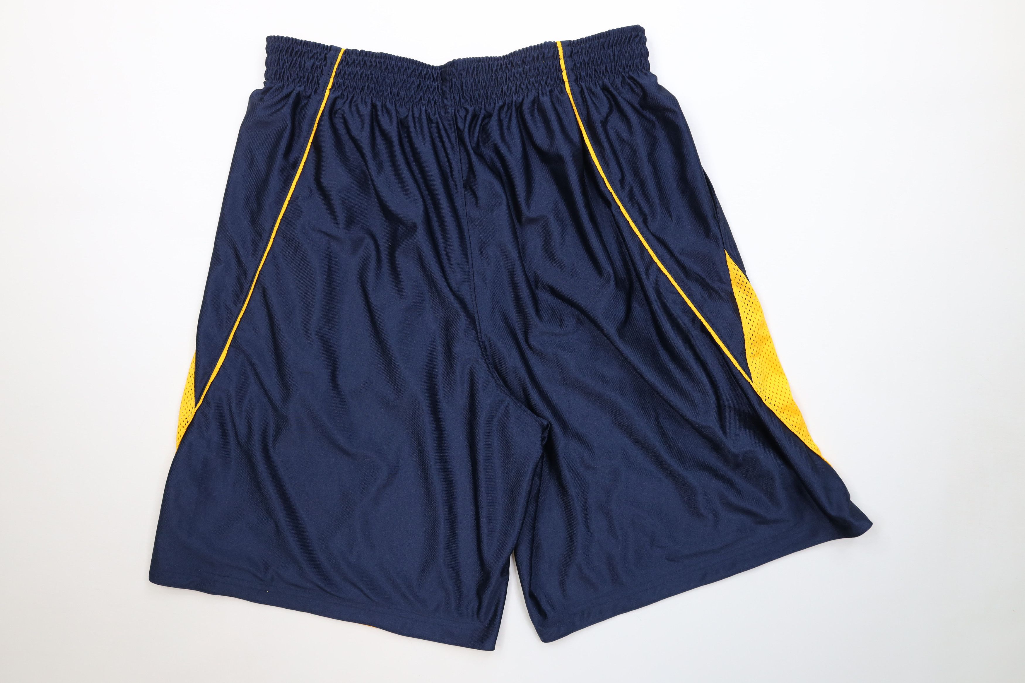 Nike Vintage Nike Reversible University of California Shorts Size US 38 / EU 54 - 6 Thumbnail