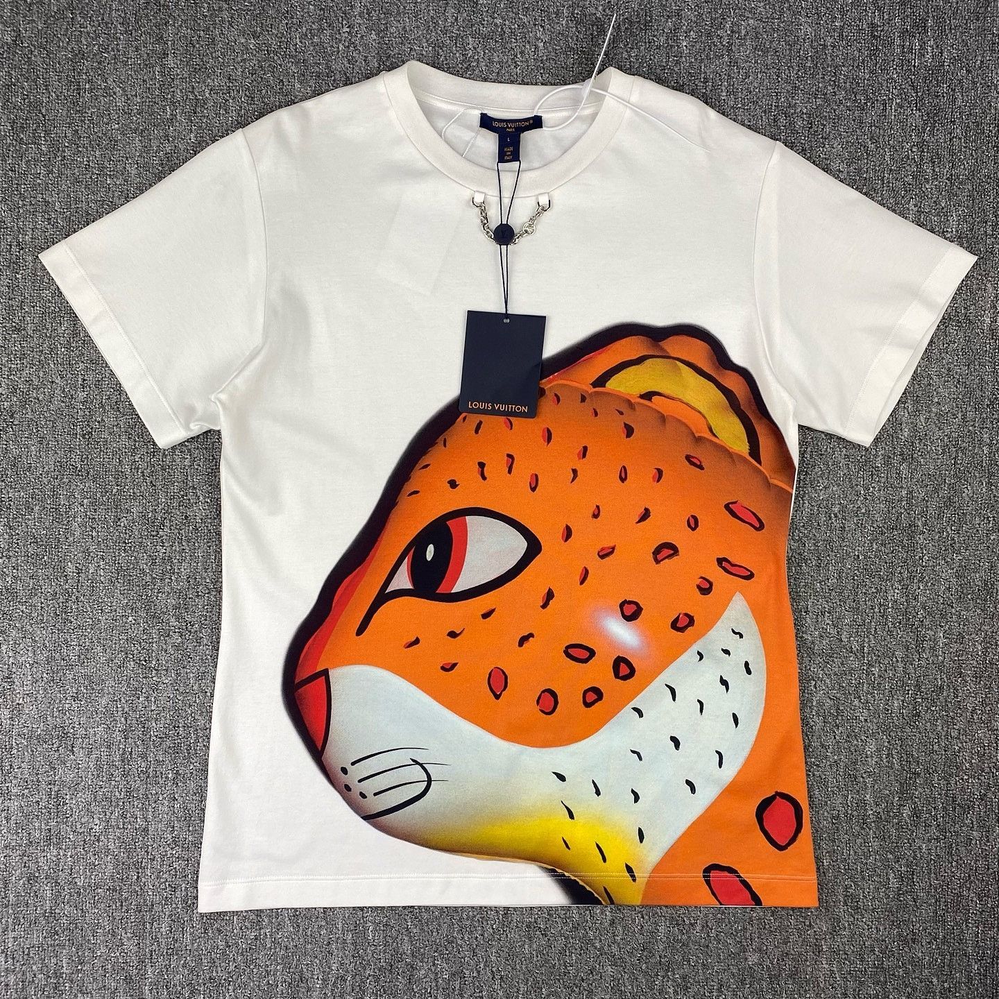 Louis Vuitton Louis Vuitton Leopard Graphic T-Shirt Size L Size L / US 10 / IT 46 - 1 Thumbnail