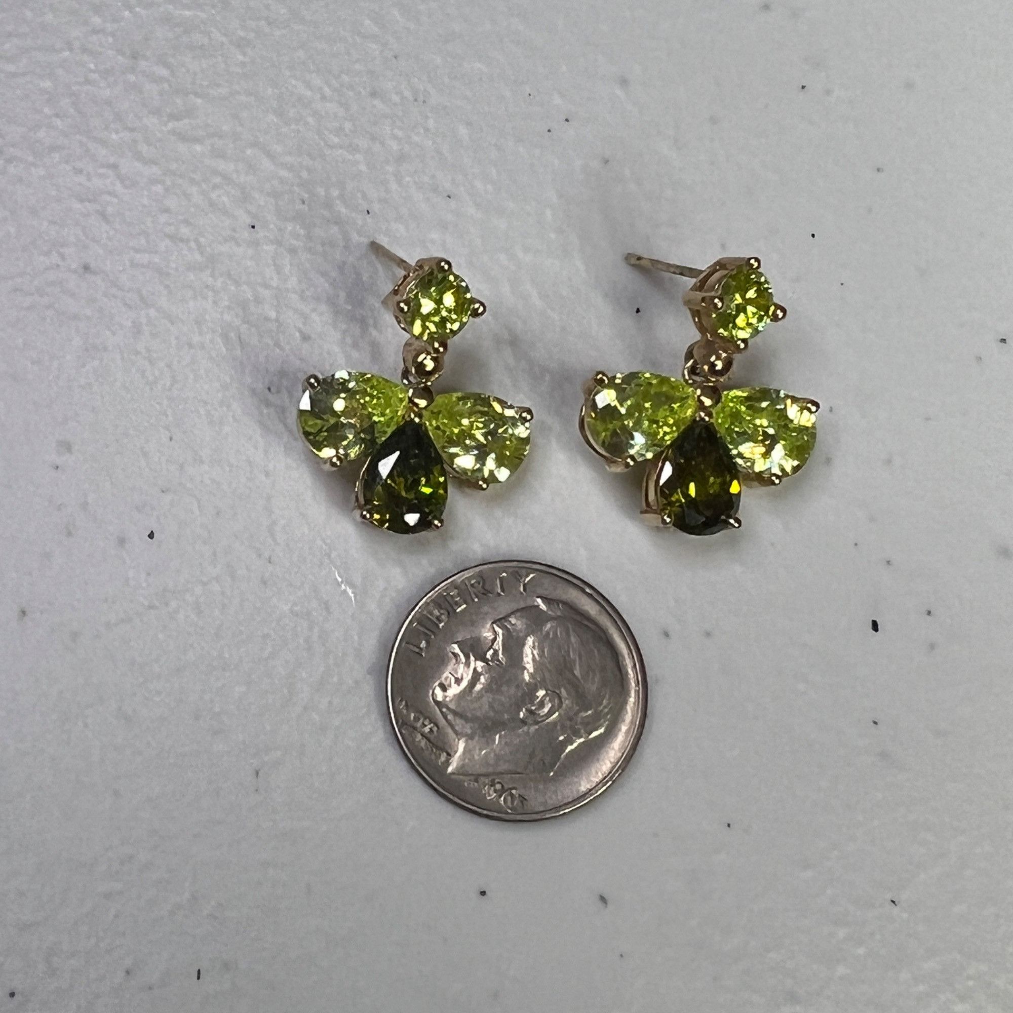 Vintage Gold-Toned Green Crystal Drop Earrings With Floral Design Size ONE SIZE - 6 Thumbnail