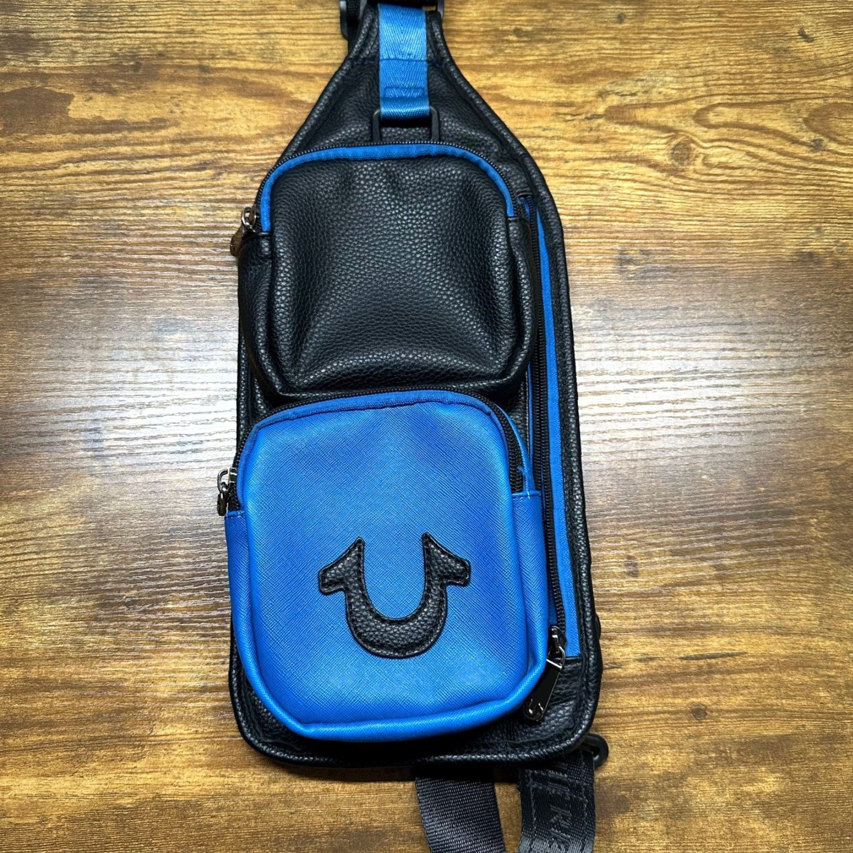 True Religion True Religion Sling Bag Crossbody Backpack Men Small Black Faux Leather Nylon Adjustable Strap Zip Pockets Horseshoe Logo 90s? Size ONE SIZE - 2 Thumbnail