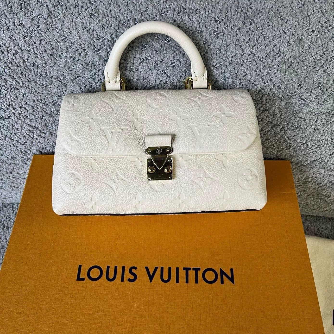 Louis Vuitton Louis Vuitton White Shoulder Bag OS Women Size ONE SIZE - 1 Thumbnail