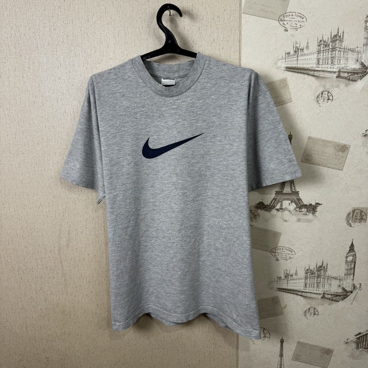 Nike × Vintage Vintage Nike 90s T shirt Centre Logo Gray XL Streetwear Size US XL / EU 56 / 4 - 6 Thumbnail
