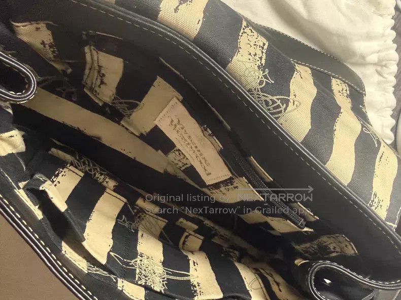 Vivienne Westwood Vivienne Westwood size OS Black Saturn orb embossed postman Size ONE SIZE - 5 Thumbnail