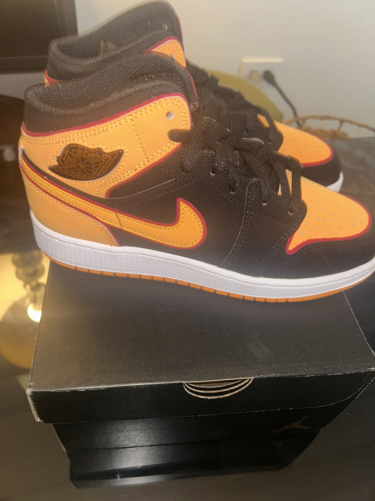 Jordan Brand Jordan 1 Mid Black & Orange Size 5.5 Size US 5.5 / EU 38 - 5 Thumbnail