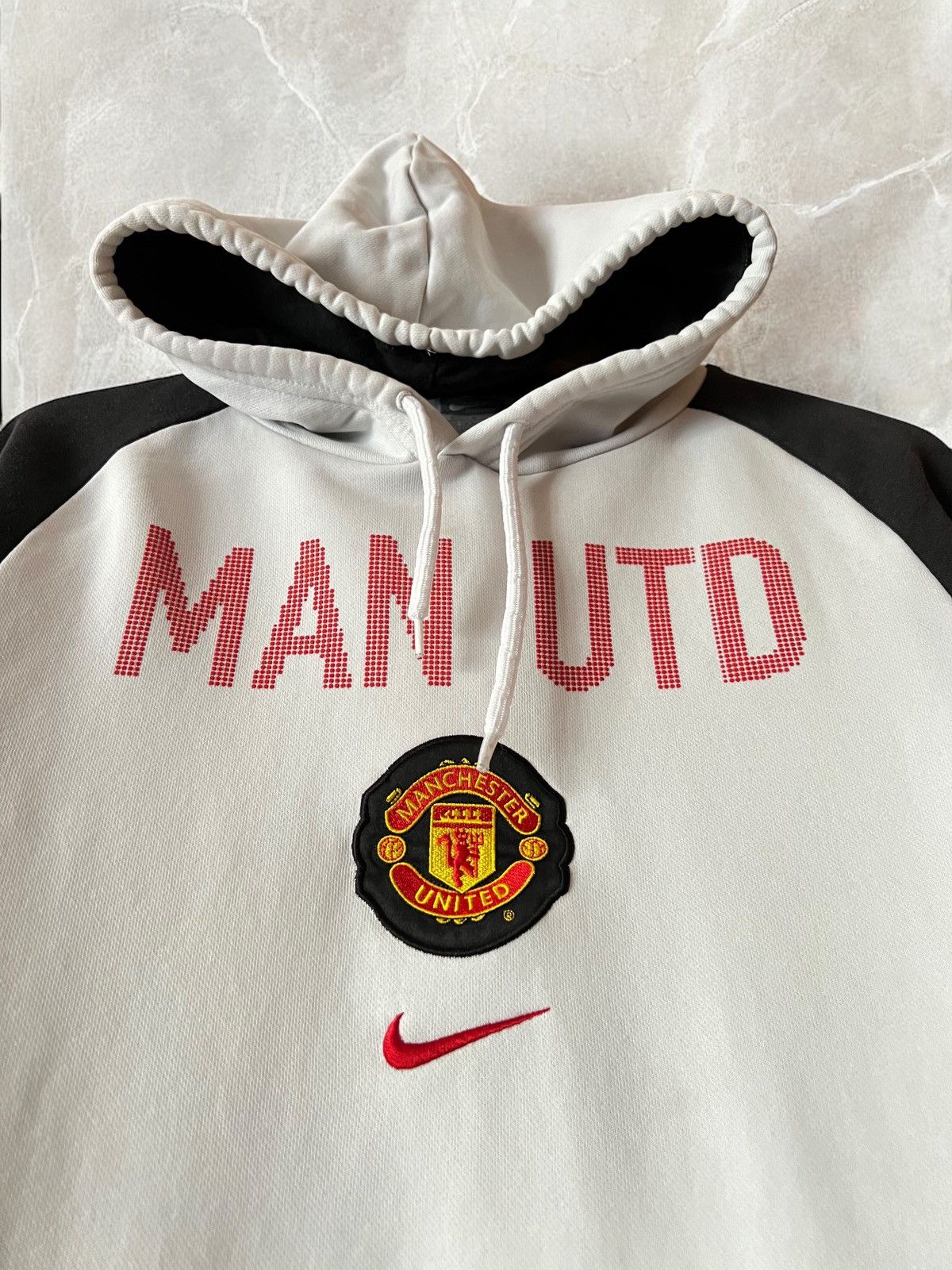 Nike NIKE MANCHESTER UNITED CENTRE SWOOSH LOGO VINTAGE HOODIE 90s Size US S / EU 44-46 / 1 - 3 Thumbnail