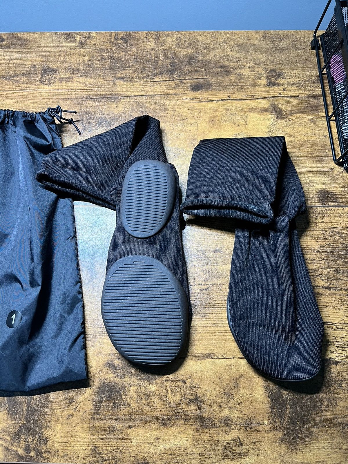 Yeezy Yeezy Pods Size US 12 / EU 45 - 2 Thumbnail
