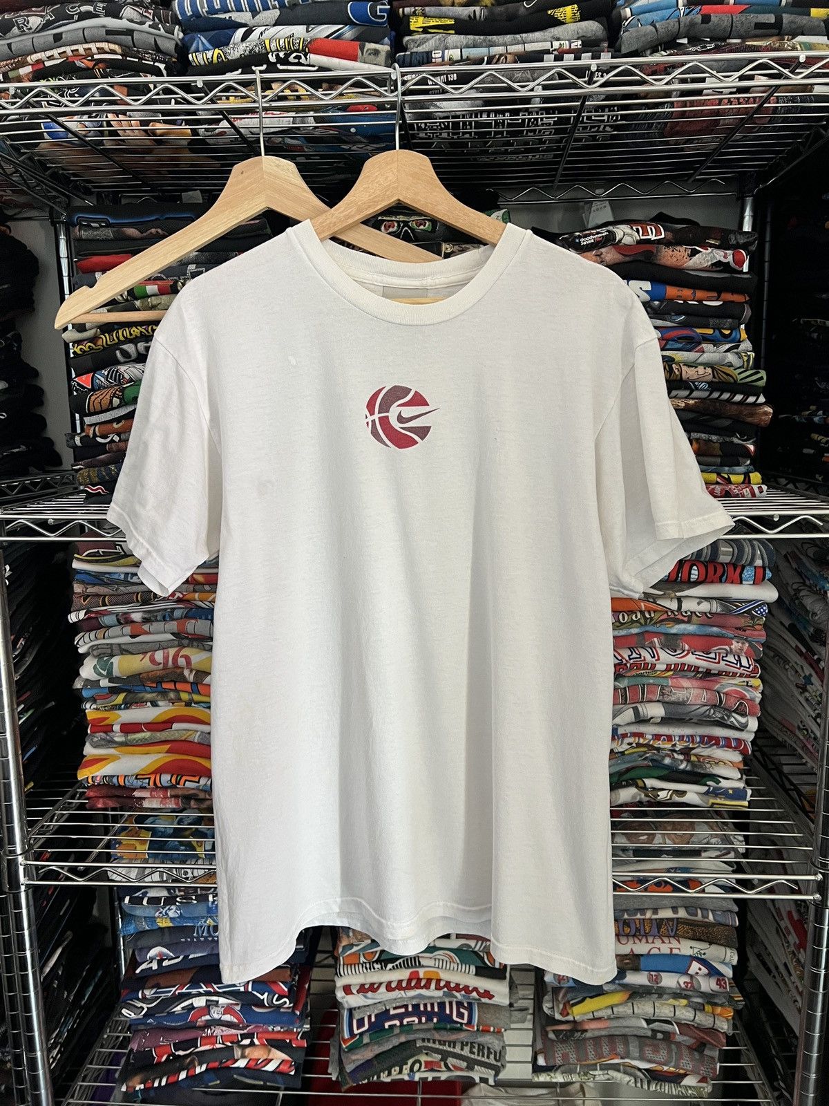 Nike 2000s Nike Basketball Mini Center Swoosh NBA Tee Athelics Size US L / EU 52-54 / 3 - 3 Thumbnail