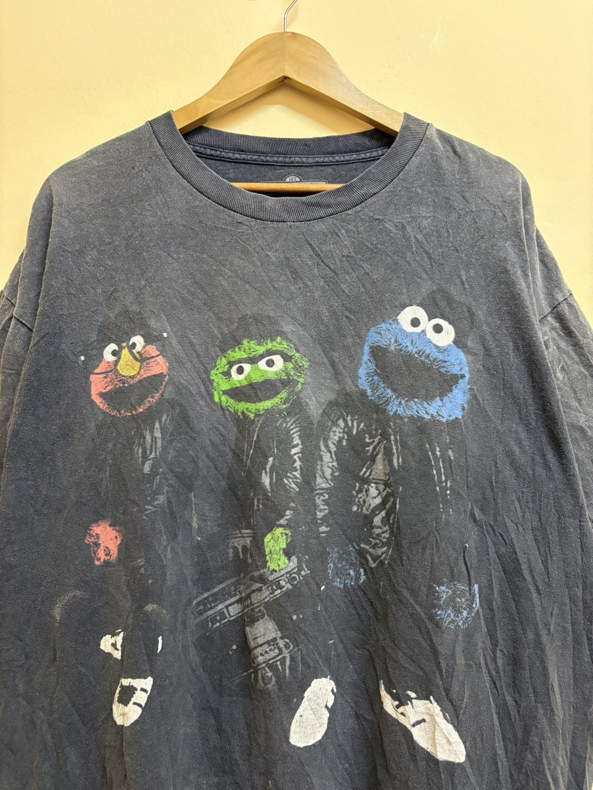 Vintage Sesame Street Cartoon Run D.M.C Band Big Print Faded T-shirt Size US XXL / EU 58 / 5 - 2 Thumbnail