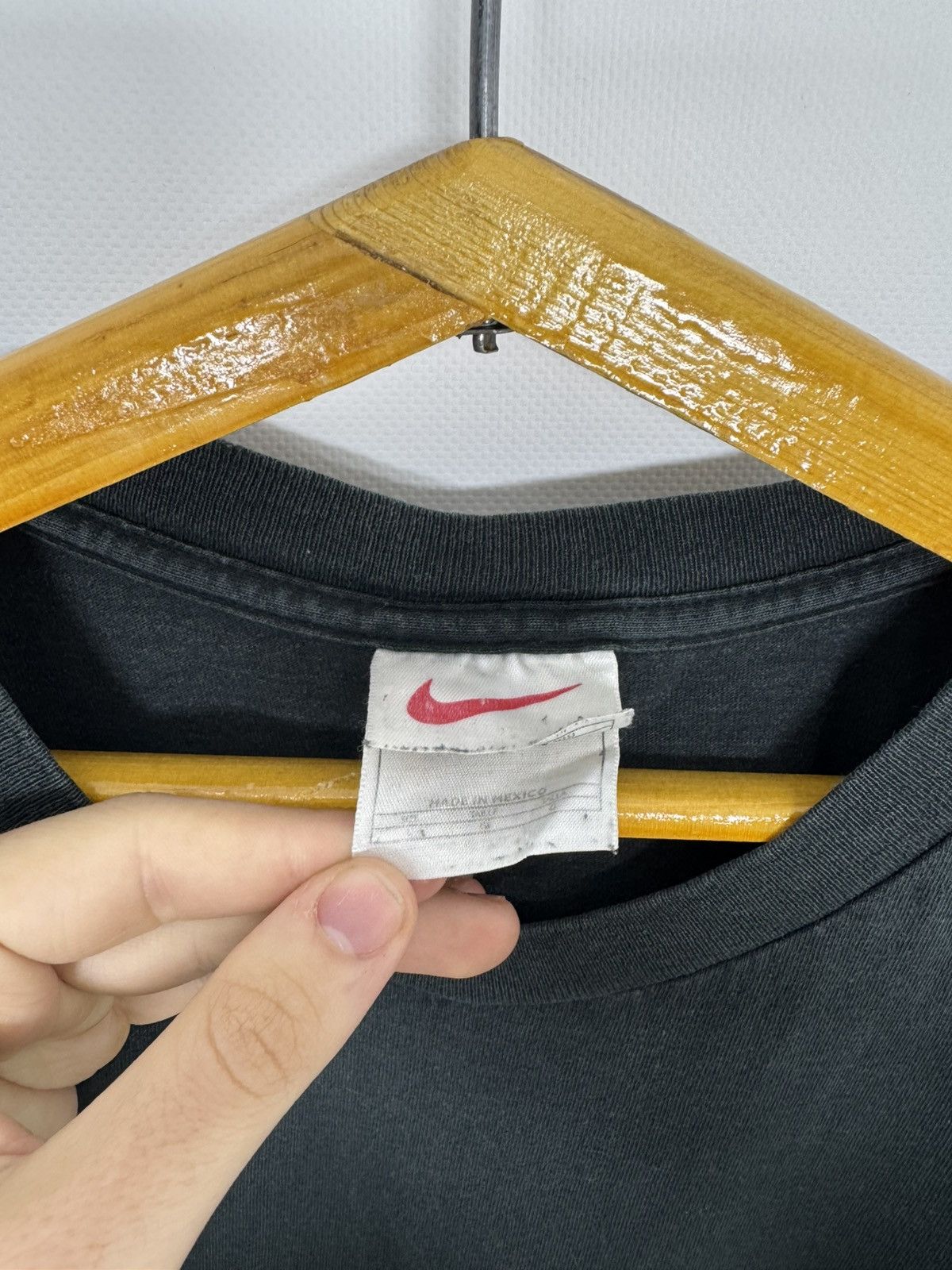 Nike Vintage Y2k Nike Swoosh Logo T-Shirt 00’s Size US L / EU 52-54 / 3 - 10 Thumbnail