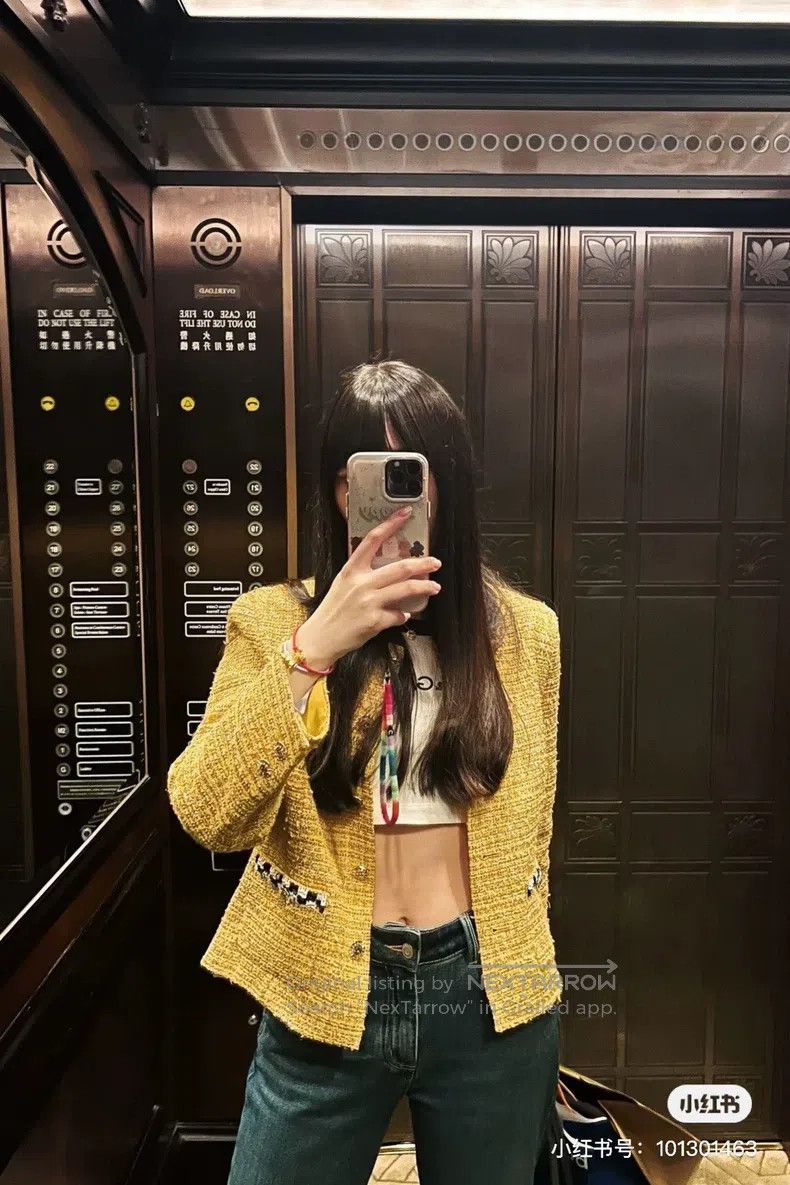 Chanel Chanel 23C gold yellow soft tweed sequin pocket jacket Size XS / US 0-2 / IT 36-38 - 8 Thumbnail
