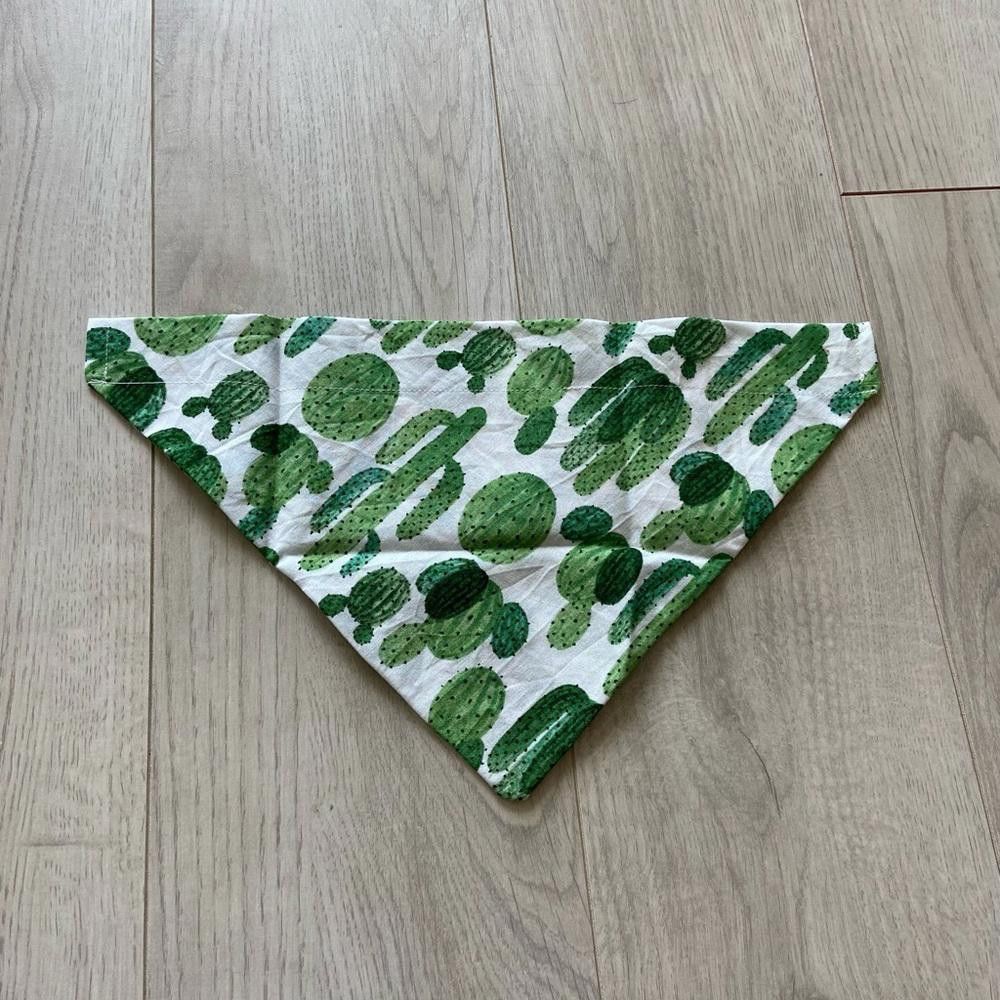 Designer 4 Wagging Tails White Cactus Dog Bandana Size ONE SIZE - 3 Thumbnail